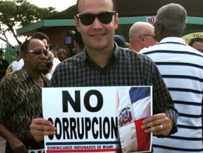 Protestando contra la Corrupción en Miami en el 2012